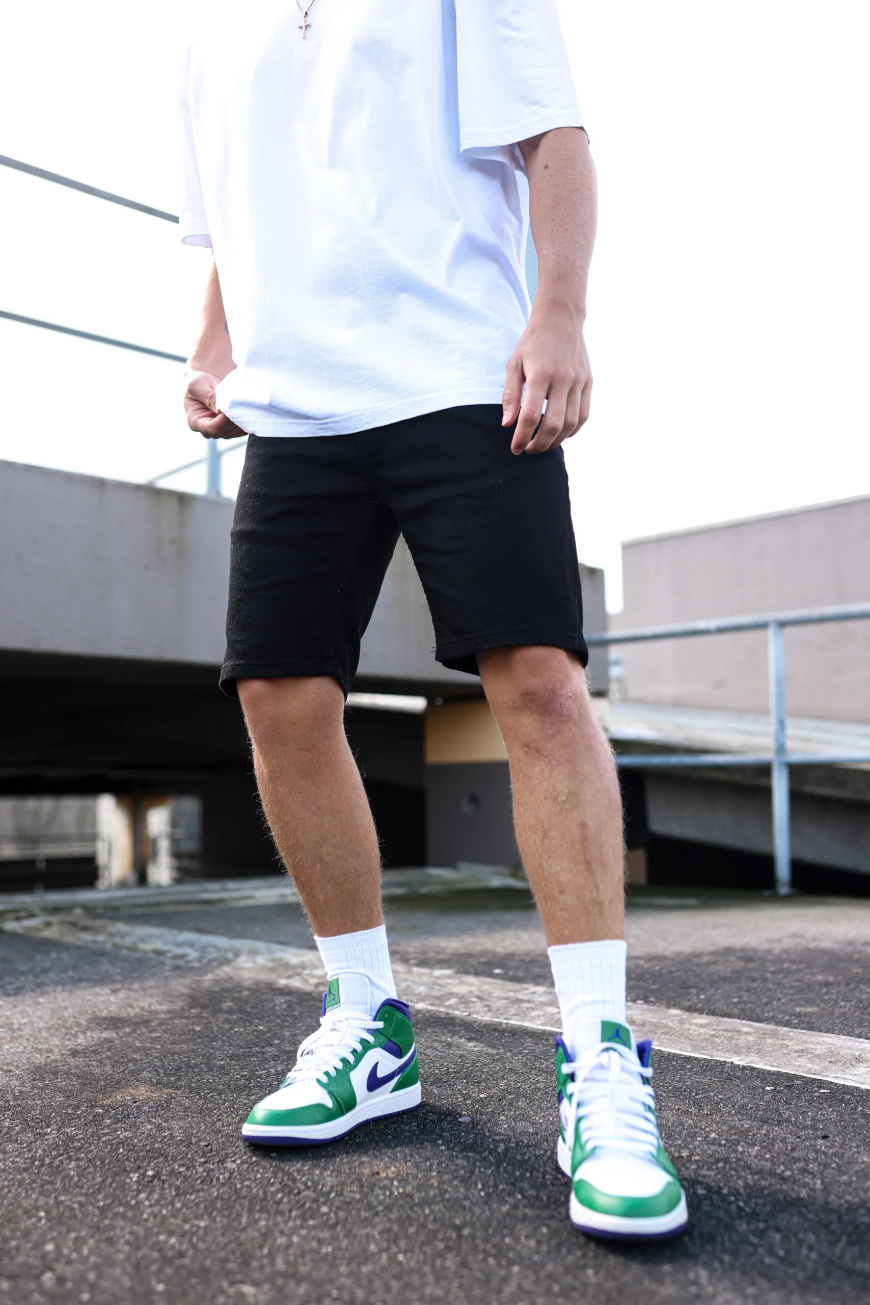 BOLD SHORT JEANS - Image 4