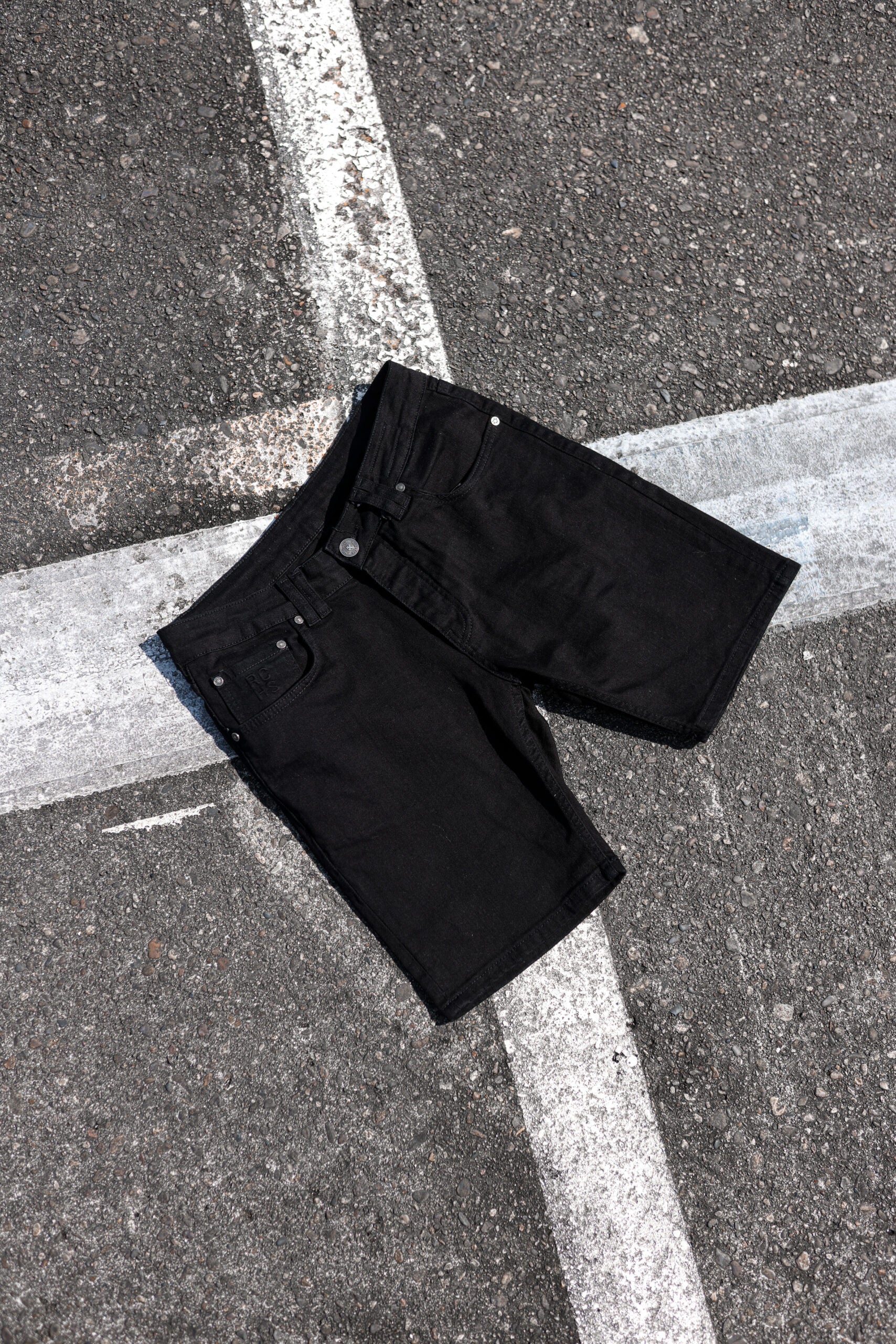BOLD SHORT JEANS - Image 6