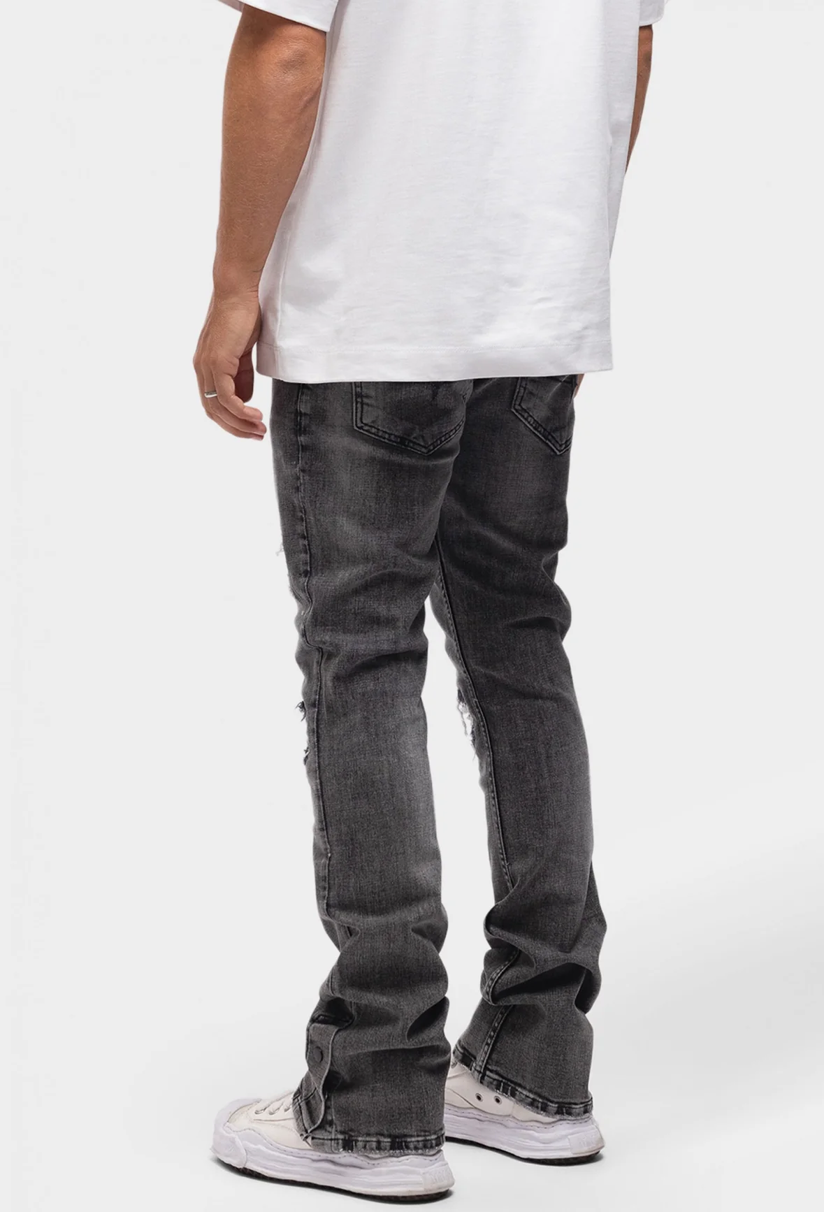 DISTRESSED FLARED JEANS - Image 4