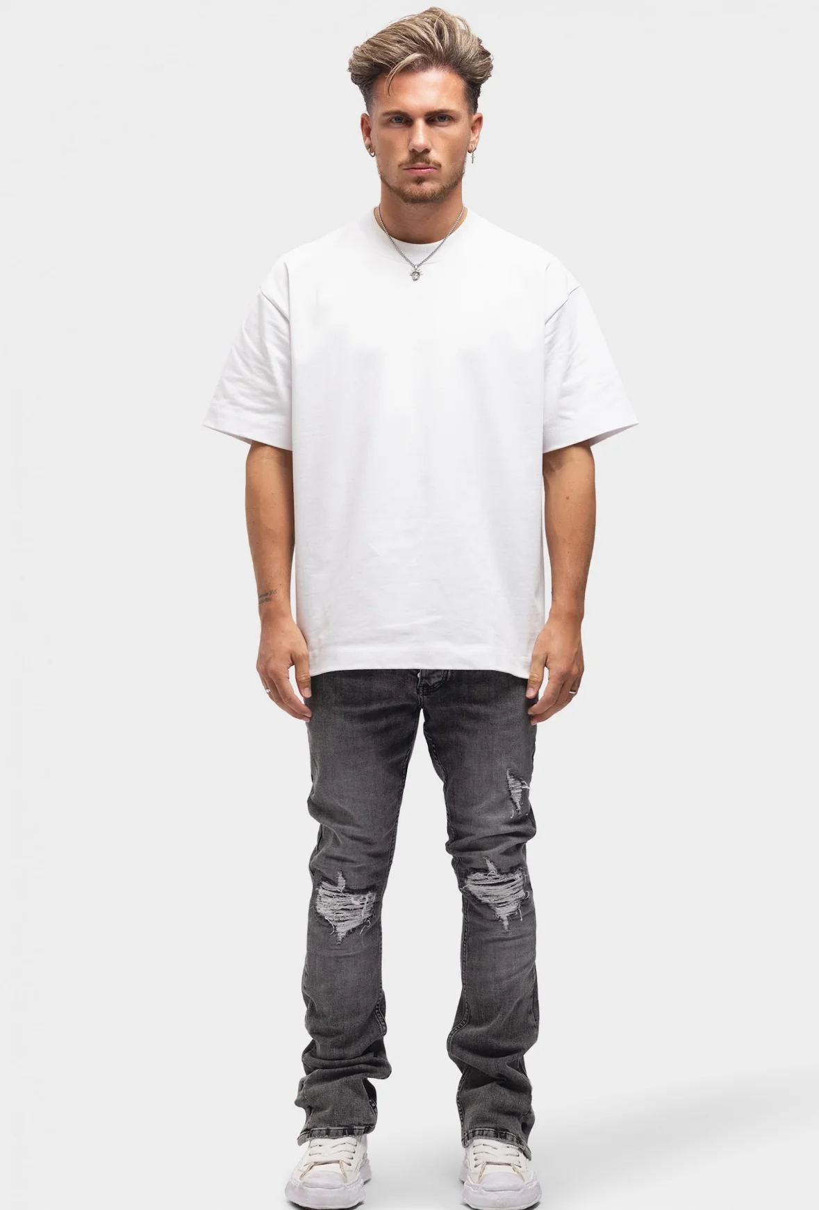 DISTRESSED FLARED JEANS - Image 5