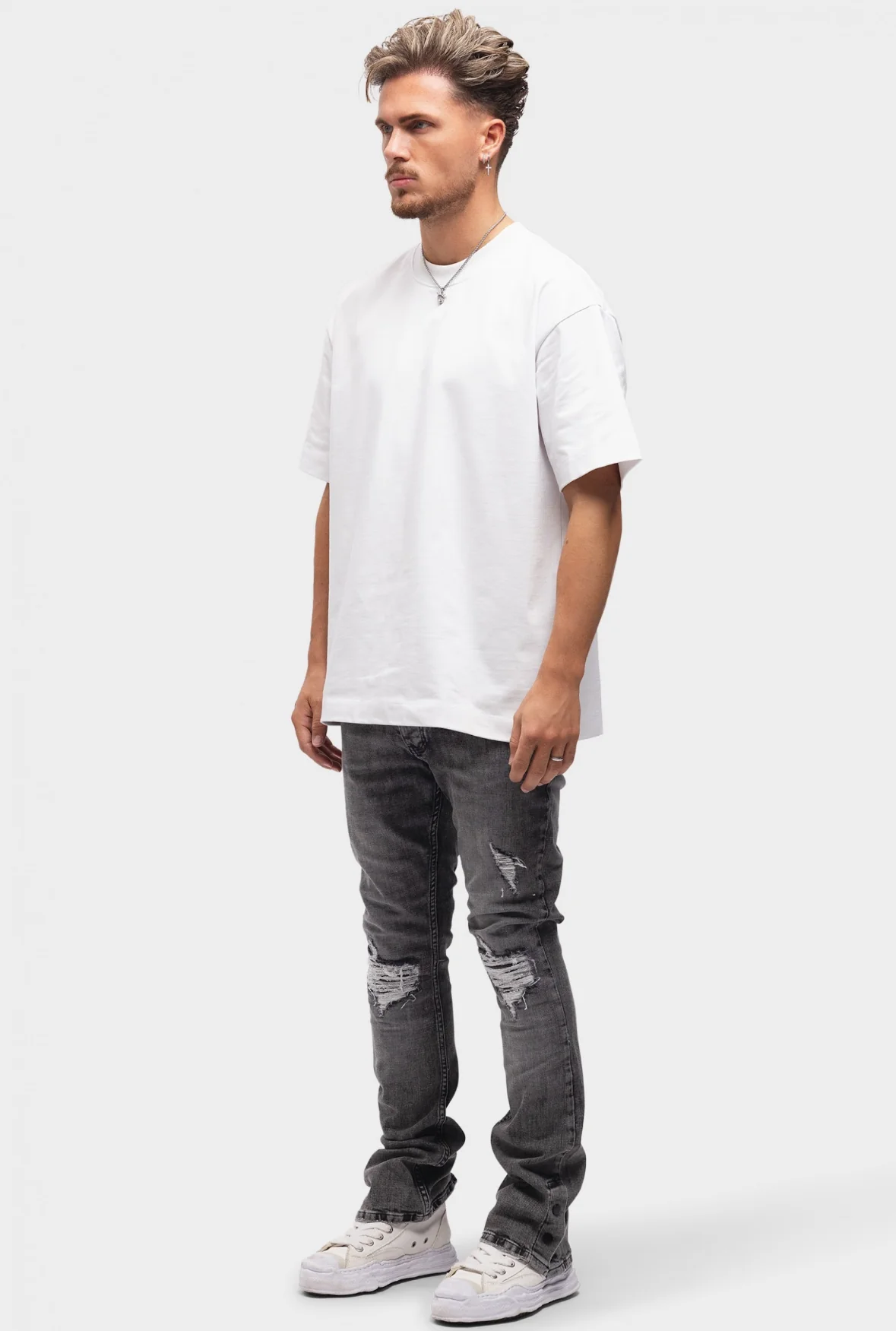 DISTRESSED FLARED JEANS - Image 7