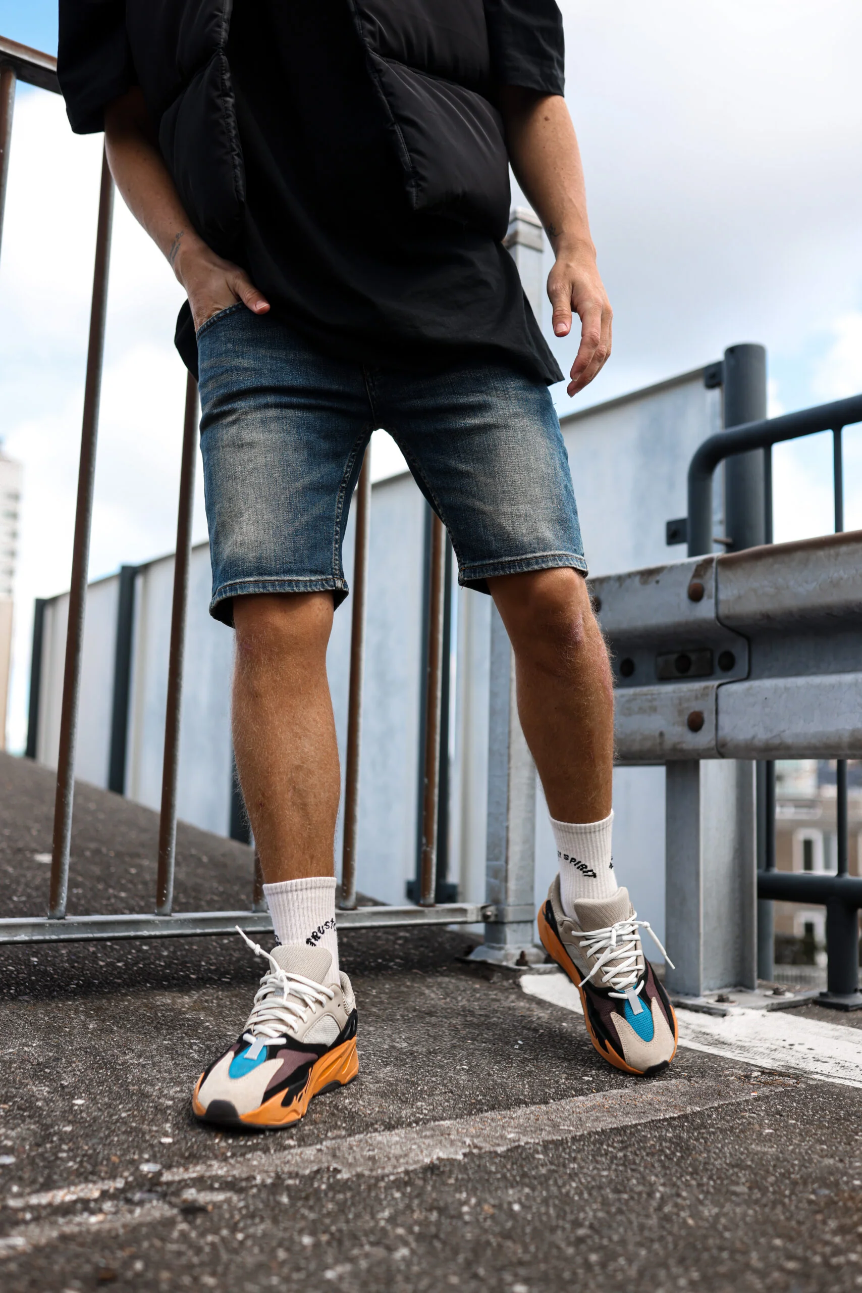 ELITE SHORT JEANS - Image 6