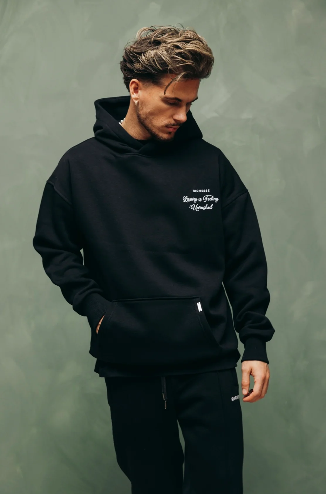 UNRUSHED HOODIE BLACK - Image 5