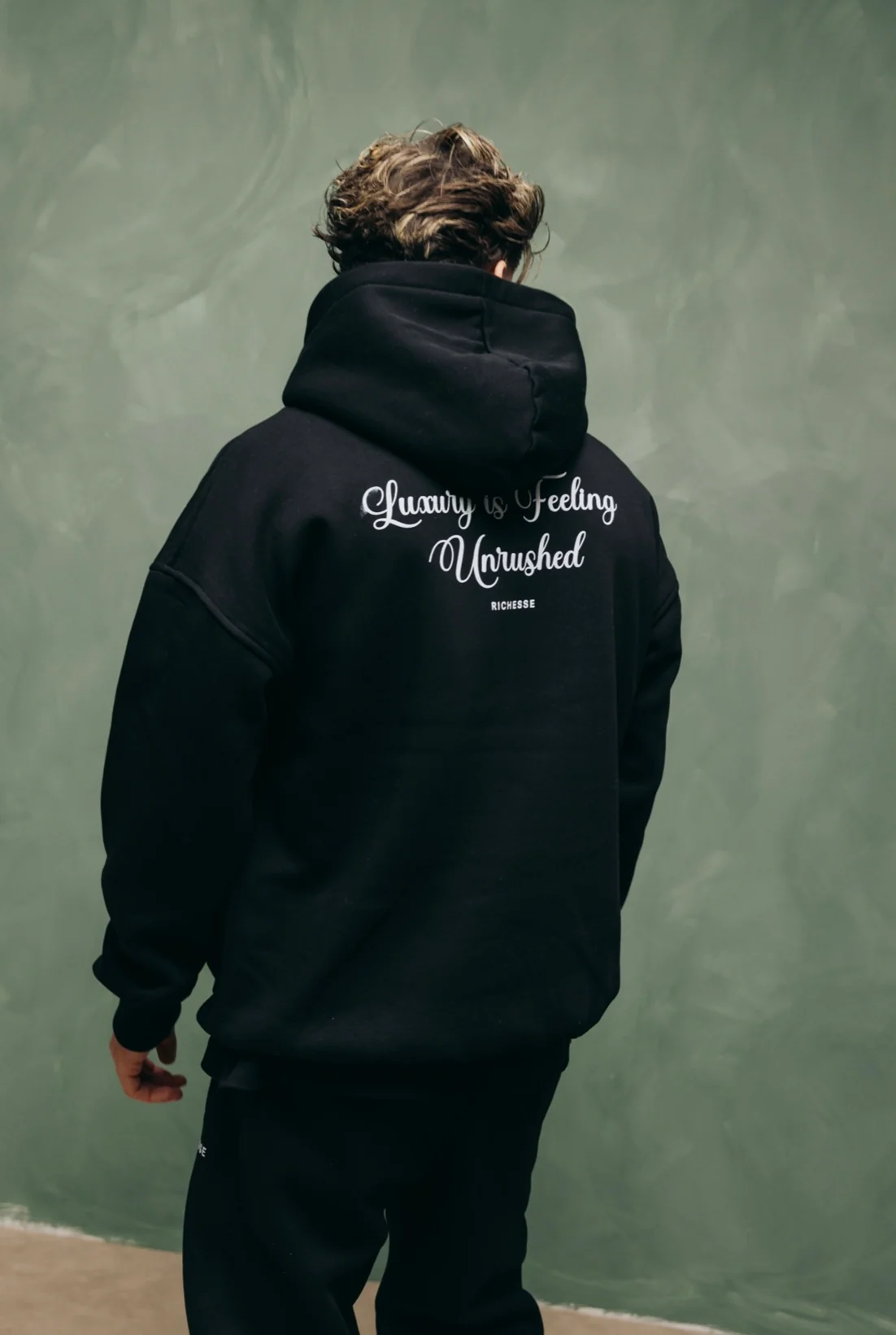 UNRUSHED HOODIE BLACK - Image 7